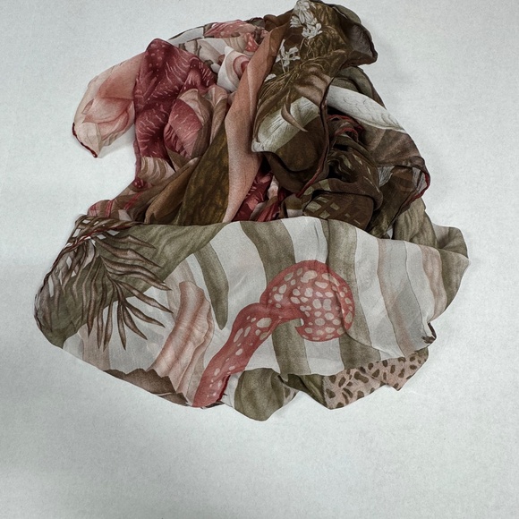 Jim Thompson Luxury Floral Print Silk Square Scarf - Size 44" x 44" -NEW in Bag. - Picture 10 of 15